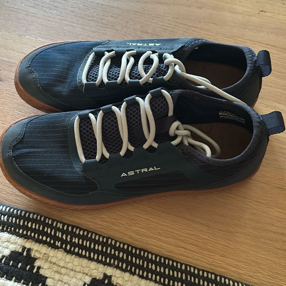 Women’s Loyak AC water shoes.